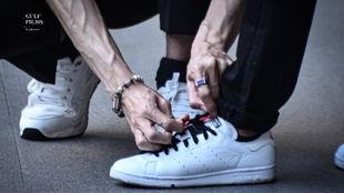 系鞋带视频