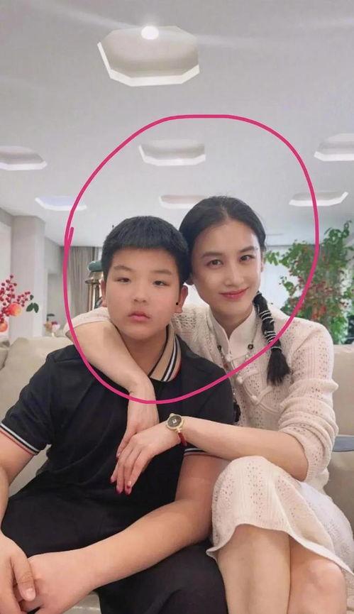 爆料女友吃瓜图片高清大图,吃瓜群众热议不已