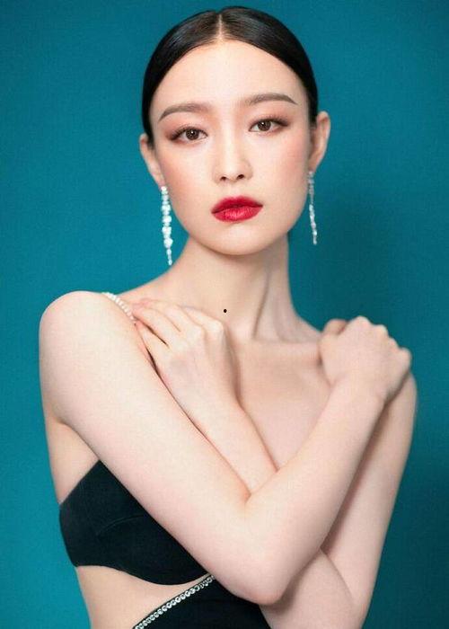 倪妮吃瓜爆料是真的吗还是假的,真相揭秘，是真是假引热议