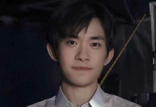 易烊千玺吃瓜爆料,娱乐圈幕后真相曝光