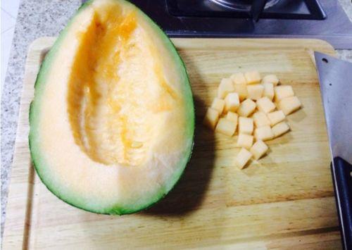 吃哈密瓜黑便,揭秘夏日美食背后的健康隐患