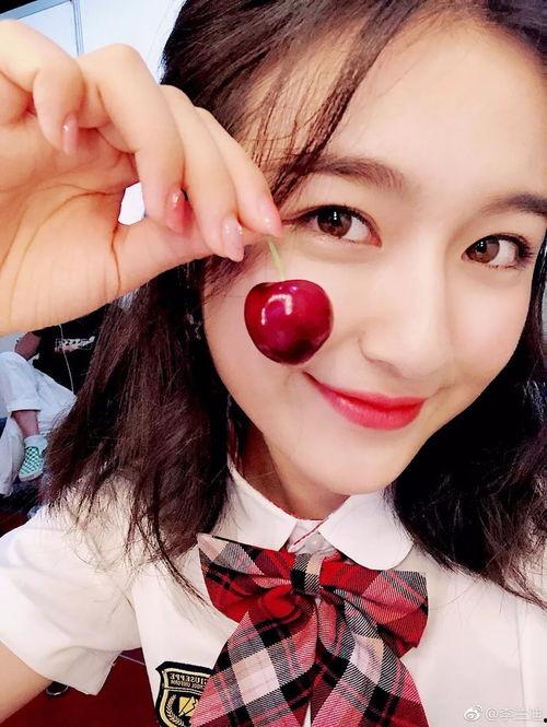 今日头条小脸女孩吃瓜,揭秘娱乐圈幕后真相